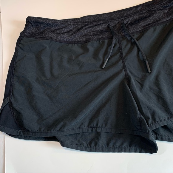 Size 12 Lululemon black drawstring waist shorts with no liner - Picture 11 of 16